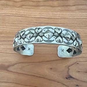 Silver pressed clutch style bracelet